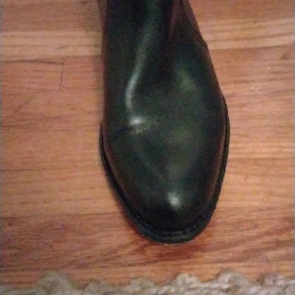 Frye   - Picture 4 of 15